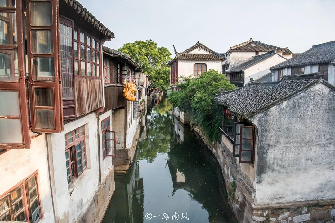 路特斯Emeya繁花：66.8万元起售，新车表现如何？
